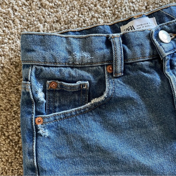 Zara Denim Shorts Women’s 0 Blue Medium Wash Distressed Cut off Raw Frayed Hem - Picture 4 of 14